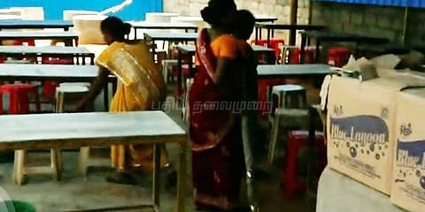 டாஸ்மாக்கை அடித்து நொறுக்கி போராட்டம்: 9 விசிக பெண்கள் கைது