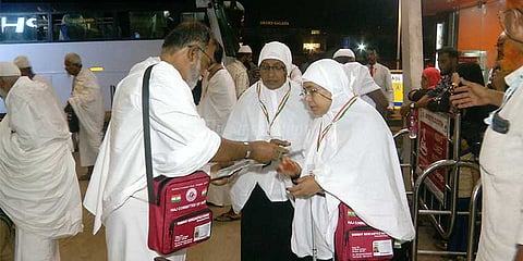 ஹஜ் பயணம்: முதல் குழு சென்றது