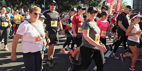 சிட்னி நகரில் 80000 பேர் பங்கேற்ற வினோத ஓட்டப்பந்தயம்