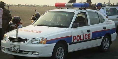 போலீஸார் துரத்தியதால் ஒருவர் படுகாயம்: வாக்குவாதத்தில் ஈடுபட்ட மக்கள்