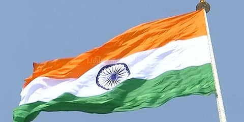 வாகா எல்லையில் 360 அடி உயர கம்பத்தில் பறக்கும் தேசியக்கொடி