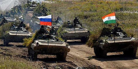 எல்லையில் நிலவும் அசாதாரண சூழல்: ரஷ்யாவுடன் இணையும் இந்தியா