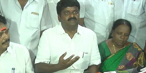 டெங்கு காய்ச்சலை கட்டுப்படுத்த 30 ஆயிரம் களப்பணியாளர்கள்: விஜயபாஸ்கர்