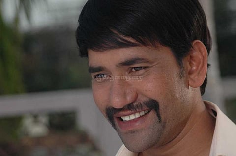 போதையில் விமானப் பெண்ணிடம் தகராறு....பிக்பாஸ் நடிகர் மீது புகார்