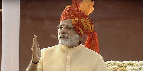 தேசியக் கொடியை ஏற்றி சுதந்திர தின உரையாற்றினார் பிரதமர் மோடி