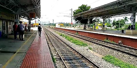 மகாத்மா கால் பதித்த காட்டாங்குளத்தூர் ரயில் நிலையம்