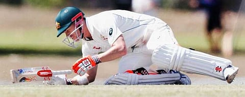 பதம் பார்த்தது பவுன்சர் பந்து: டேவிட் வார்னர் காயம்