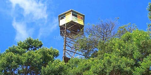 சேதமடைந்துள்ள கண்காணிப்பு கோபுரத்தை அகற்ற கோரிக்கை