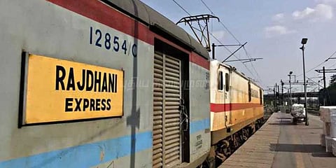 உணவில் மயக்க மருந்து - பயணிகளிடம் ரூ.12லட்சம் கொள்ளை