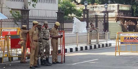 வேதா நிலையத்திற்கு போலீஸ் பாதுகாப்பு அதிகரிப்பு