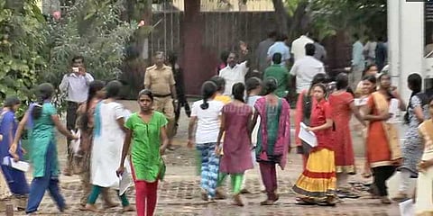 இடைக்கால தடையால் மருத்துவ மாணவர் சேர்க்கையில் தொடரும் குழப்பம்