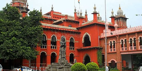 அரசுப்பள்ளி ஆசிரியர்களை நிர்பந்திக்க முடியாது: உயர்நீதிமன்றத்தில் தமிழக அரசு