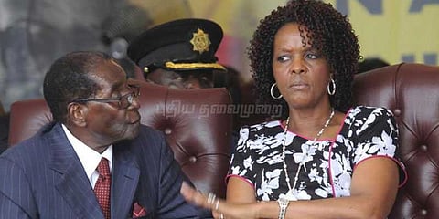 ஜிம்பாப்வே அதிபர் மனைவி தெ.ஆப்பிரிக்காவை விட்டு வெளியேற தடை