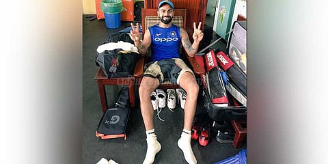 அதே நாற்காலி... பிளாஷ்பேக்கில் கோலி!