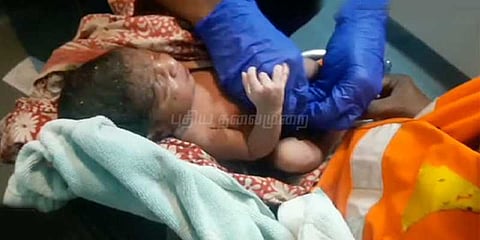 தொப்புள்கொடி கூட அகற்றப்படாமல் கைவிடப்பட்ட குழந்தை: தாய் தலைமறைவு