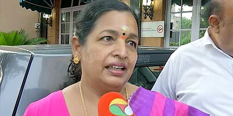 சசிகலாவை திடீரென ஒதுக்குவது ஏன்?: சி.ஆர்.சரஸ்வதி ஆதங்கம்