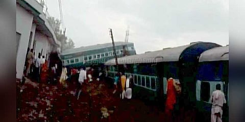 உபியில் ரயில் விபத்து: ஆறு பெட்டிகள் தடம்புரண்டன