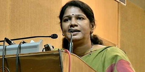 'Big Boss'-ஐ மிஞ்சிய அதிமுக அணிகள் இணைப்பு - கனிமொழி