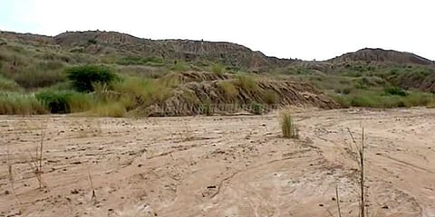 என்.எல்.சி. சுரங்க மண்ணால் விளைநிலங்கள் பாதிப்பு: விவசாயிகள் வேதனை