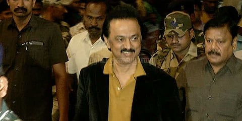 அரசு ஊழியர்களை மிரட்டுவதா?: ஸ்டாலின் சாடல்