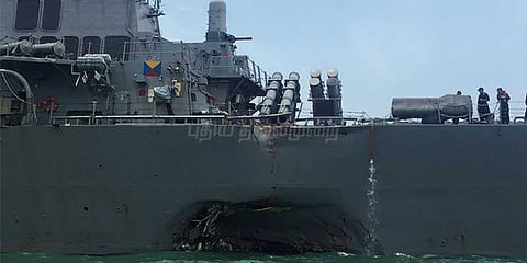 வணிகக் கப்பலுடன் அமெரிக்கப் போர்க்கப்பல் மோதல்: 10 வீரர்களைக் காணவில்லை