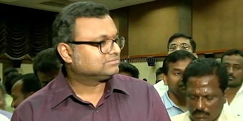 கணக்கில் வராத சொத்து: கார்த்தி சிதம்பரத்திற்கு வருமான வரித்துறை நோட்டீஸ்