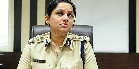 சிறையில் சொகுசு வாழ்க்கை வாழ்கிறார் சசிகலா - டிஐஜி ரூபா