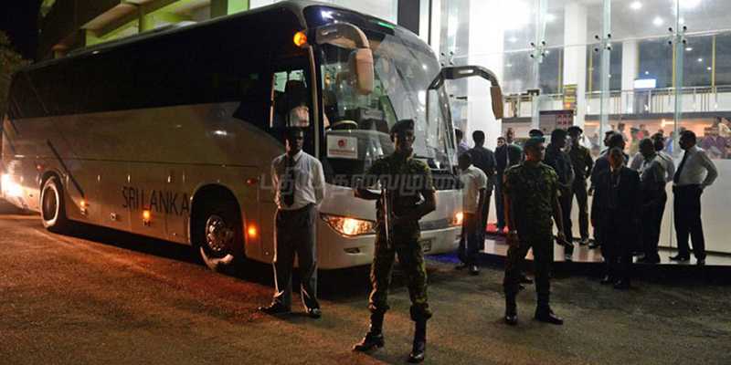 கிரிக்கெட்டில் அரசியல்? ரசிகர்கள் கோபம், சங்ககாரா சமாதானம்