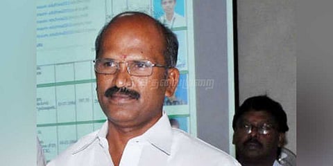 எம்.எல்.ஏ பழனியப்பன் உருவபொம்மை எரிப்பு: அதிமுகவினர் போராட்டம்