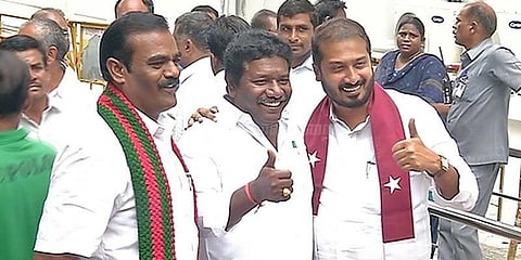 உரிய நேரத்தில் முடிவெடுப்போம்... அதிமுக கூட்டணி எம்எல்ஏக்கள் கூட்டறிக்கை