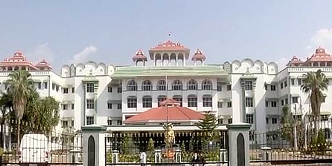 முதல்வர், அமைச்சர்களுக்கு எதிரான மனு - தள்ளுபடி செய்து நீதிமன்றம் உத்தரவு