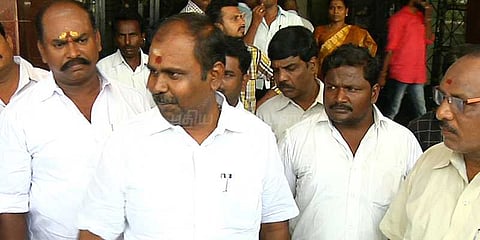 கட்சிப் பொறுப்பில் இருந்து ஆர்.பி உதயகுமார் விடுவிப்பு