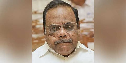 டிடிவி ஆதரவு எம்எல்ஏக்களை தகுதி நீக்க கொறடா பரிந்துரை... சபாநாயகர் நோட்டீஸ்