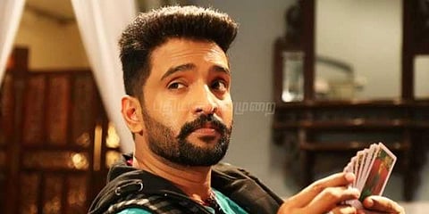 காத்திருக்கும் ராஜேஷ்.. சிக்கலில் நடிகர் சந்தானம்!