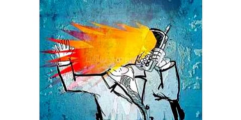 சார்ஜரில் போட்டபடி செல்போன் பேசியவர் பலி!