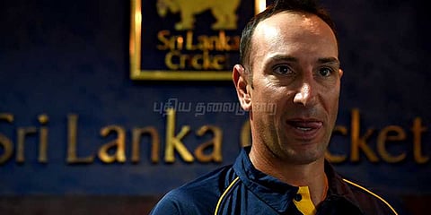 எஸ்கேப் ஆகிவிட்டார் தோனி: இலங்கை கோச் புலம்பல்