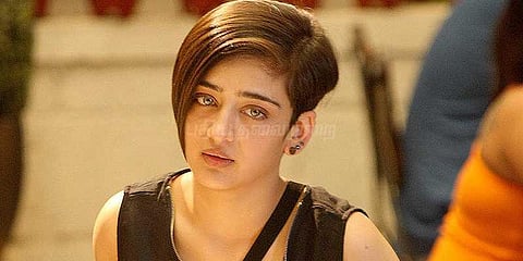 "குட்டி பாம்.....பெரிய ப்ளாஸ்ட்" - அக்ஷராவை புகழ்ந்த விவேக் ஓப்ராய்