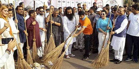 மோடியால் பாராட்டப்பட்டவர் குர்மீத் ராம் ரஹீம் சிங்
