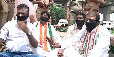 பேரறிவாளன் பரோலுக்கு எதிர்ப்பு: காங்கிரஸ் கட்சியினர் போராட்டம்