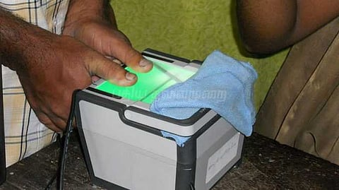 ஆதார் விவரங்களை அமெரிக்க உளவு அமைப்பு திருட வாய்ப்பு: விக்கிலீக்ஸ் பகீர்