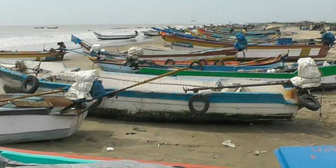 வேதாரண்யம் கடல் சீற்றம்: மீன்பிடி தொழில் பாதிப்பு