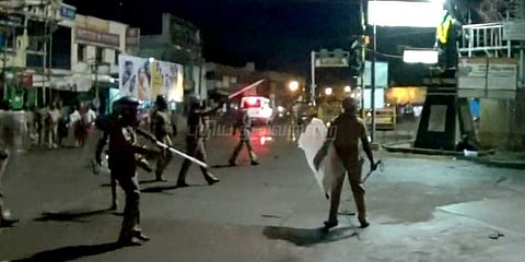 விநாயகர் சிலை ஊர்வலத்தில் வன்முறை; காவல்துறையினர் தடியடி