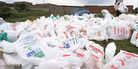 கென்யாவில் பிளாஸ்டிக் பைகளுக்கு தடை: மீறினால் ரூ.25 லட்சம் அபராதம்