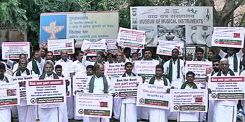 மாதொருபாகன் ஆங்கில மொழி பெயர்ப்புக்கு எதிர்ப்பு: டெல்லியில் போராட்டம்