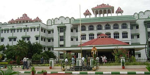 காவிரி ஆற்றில் மணல் அள்ள தடை நீடிப்பு: உயர்நீதிமன்ற மதுரை கிளை