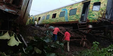 துரந்தோ ரயில் தடம்புரண்டது ஏன்?