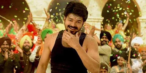 மெர்சலுக்காக விஜய்க்கு மேஜிக் கற்றுக்கொடுத்த மூவர்!