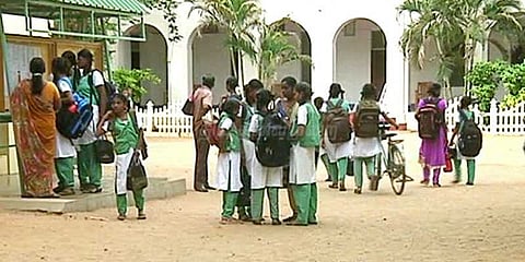 சரியாக செயல்படாத அரசு பள்ளிகளை தனியார் வசம் ஒப்படைக்கலாம்: நிதி ஆயோக் பரிந்துரை