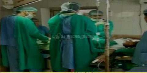 ஆப்ரேஷன் செய்யும்போது மருத்துவர்கள் வாக்குவாதம் - குழந்தை இறந்தே பிறந்தது