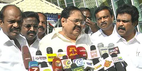 பொறுப்பை தட்டிக் கழிப்பது ஆளுநரின் பதவிக்கு உகந்தது அல்ல: துரைமுருகன்